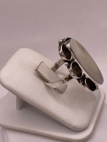 Anillo de Plata Ley 925 con Jade Blanco, vista lateral
