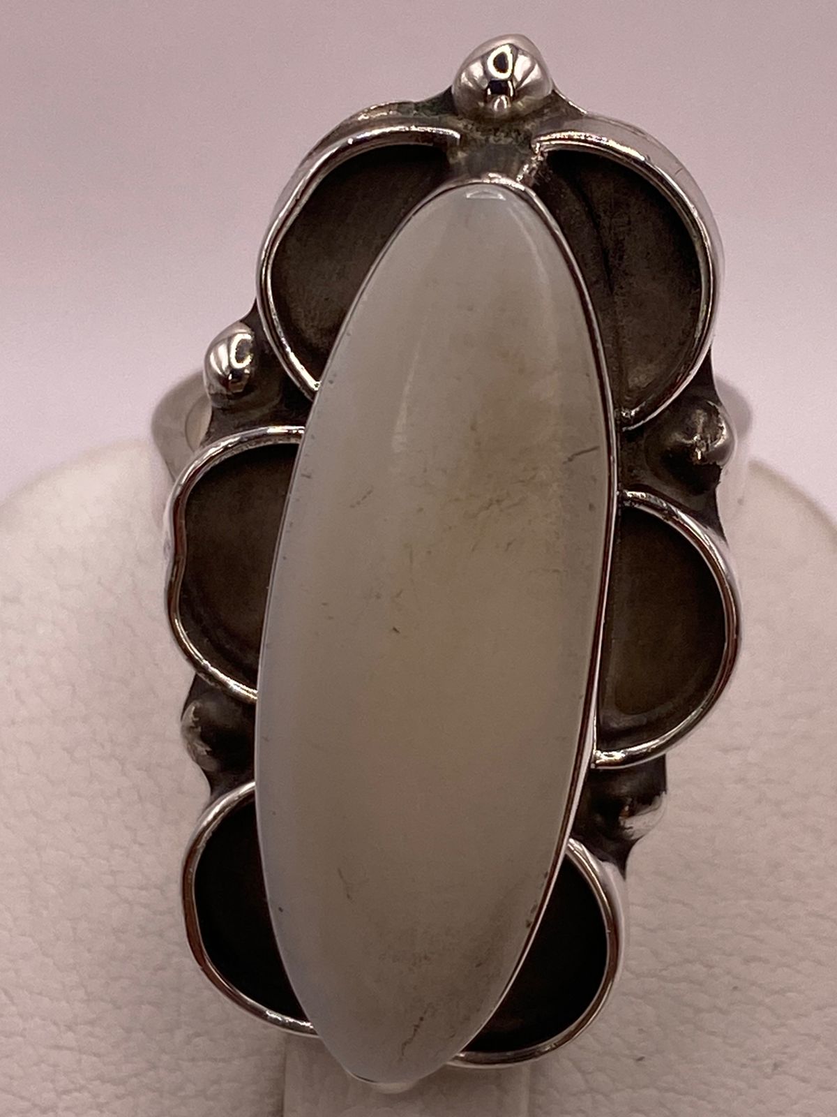 Anillo de Plata Ley 925 con Jade Blanco, sello de autenticidad Plata Ley .925