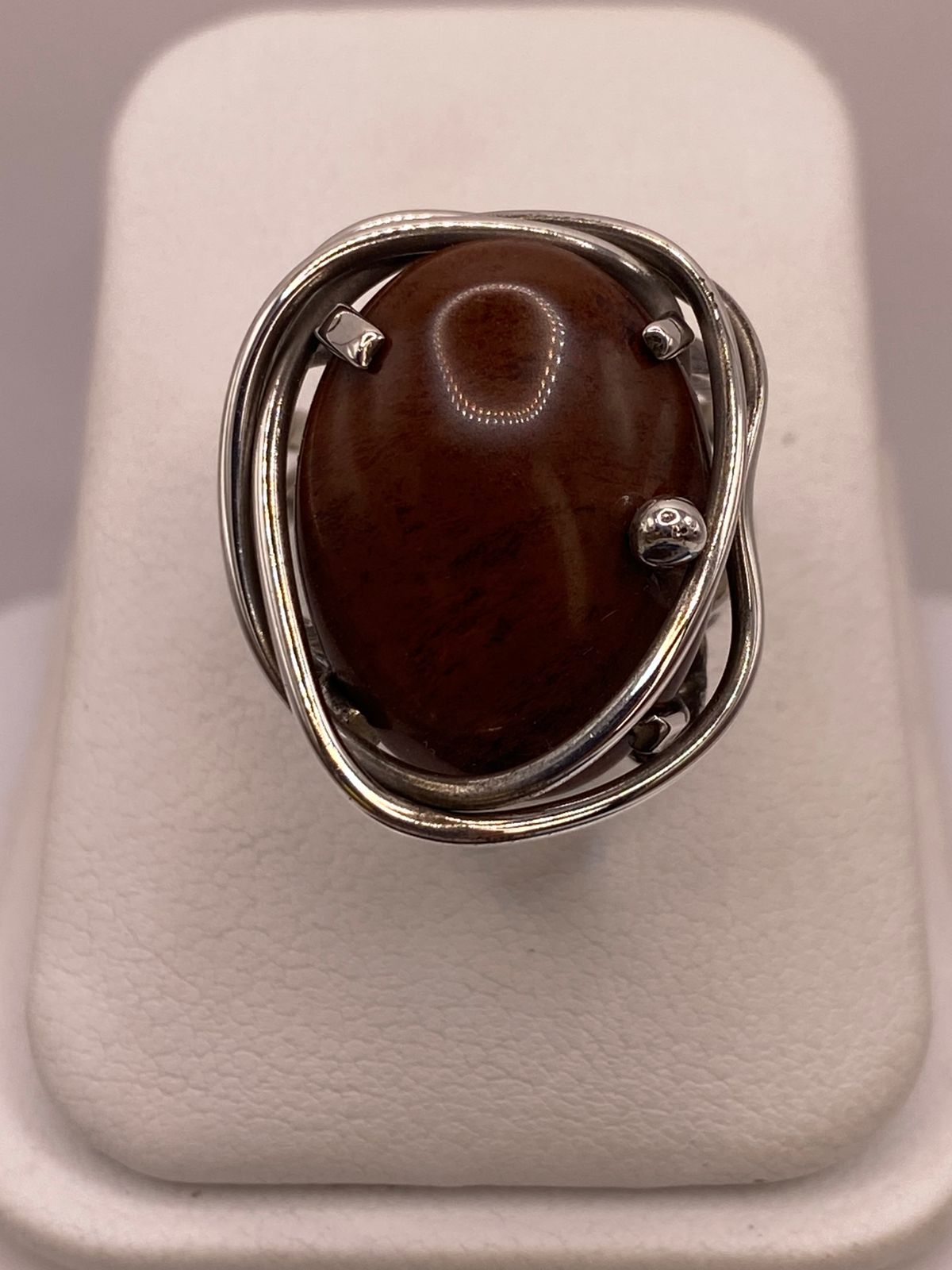 Anillo de Plata Ley 925 con Jaspe Rojo, vista de detalle