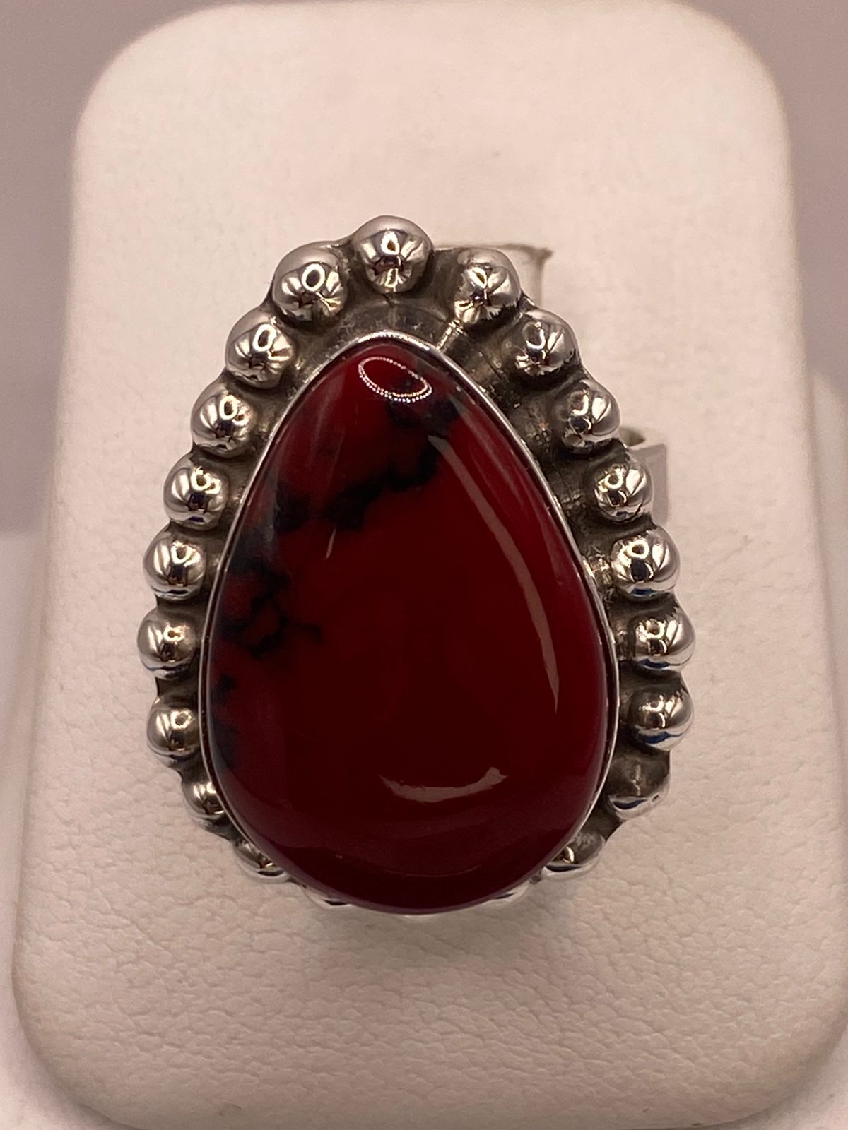 Anillo de Plata Ley 925 con Jaspe Rojo — ángulo diagonal