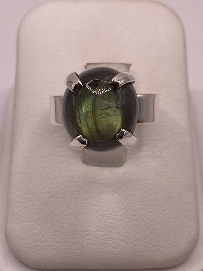 Anillo de Plata Ley 925 con Labradorita Natural, vista de detalle