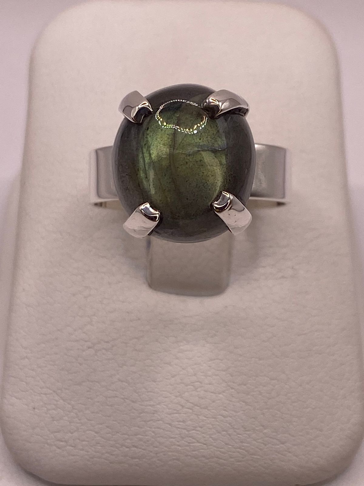Anillo de Plata Ley 925 con Labradorita Natural, vista frontal