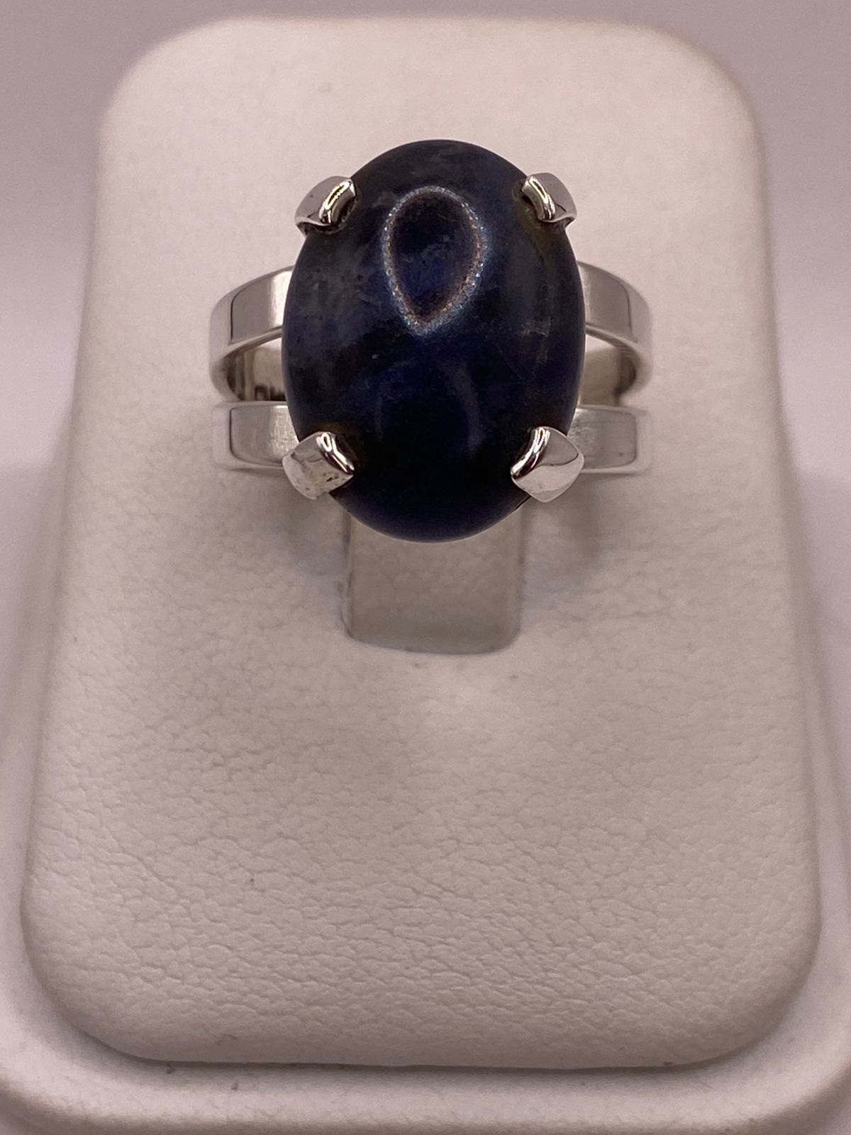 Anillo de Plata Ley 925 con Lapislázuli, vista frontal