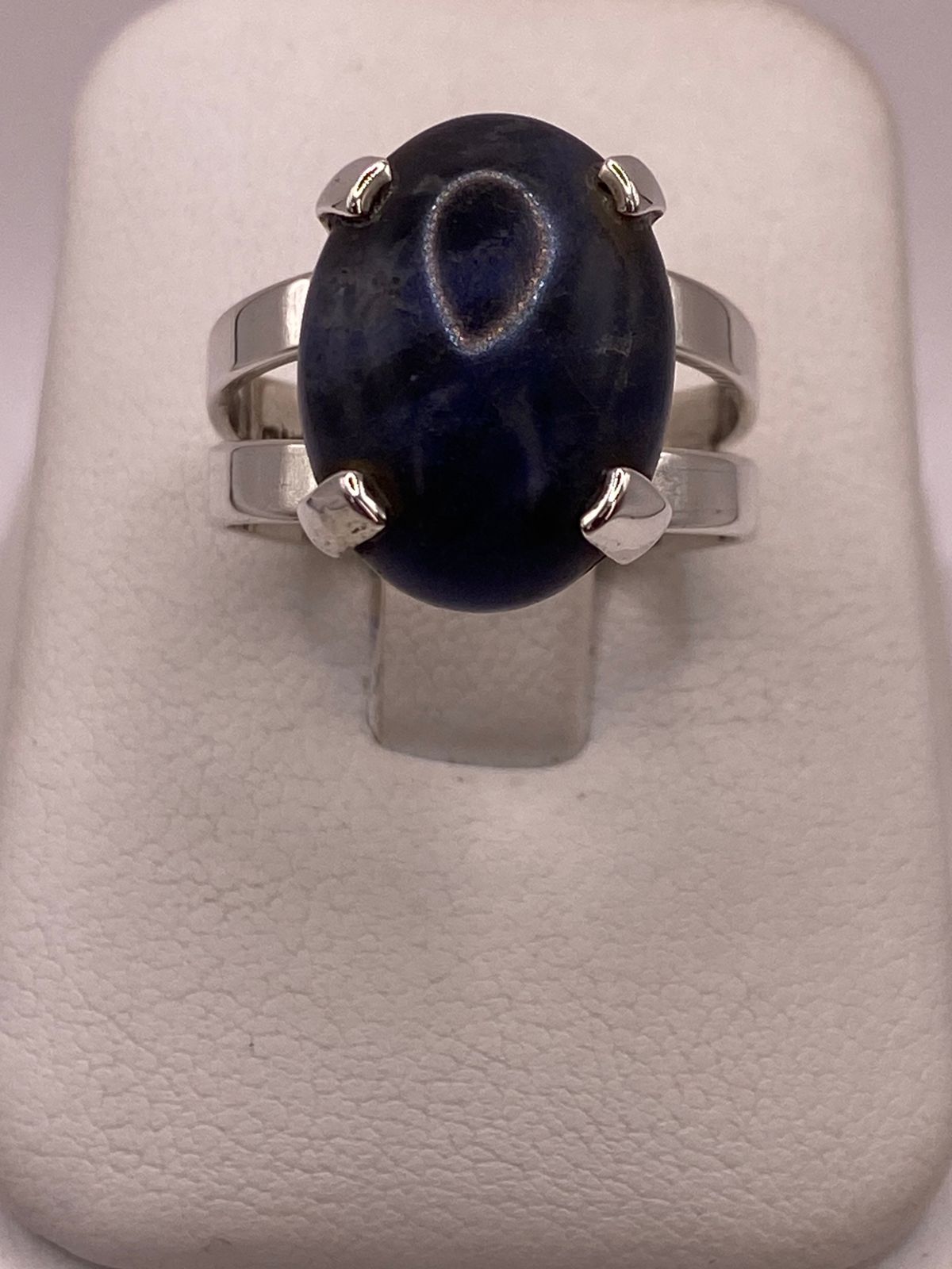 Anillo de Plata Ley 925 con Lapislázuli, vista de detalle