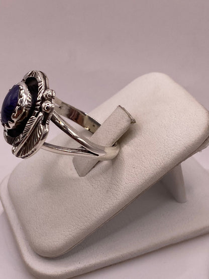 Anillo de Plata Ley 925 con Lapislázuli y Diseño Navajo de Pluma, vista lateral