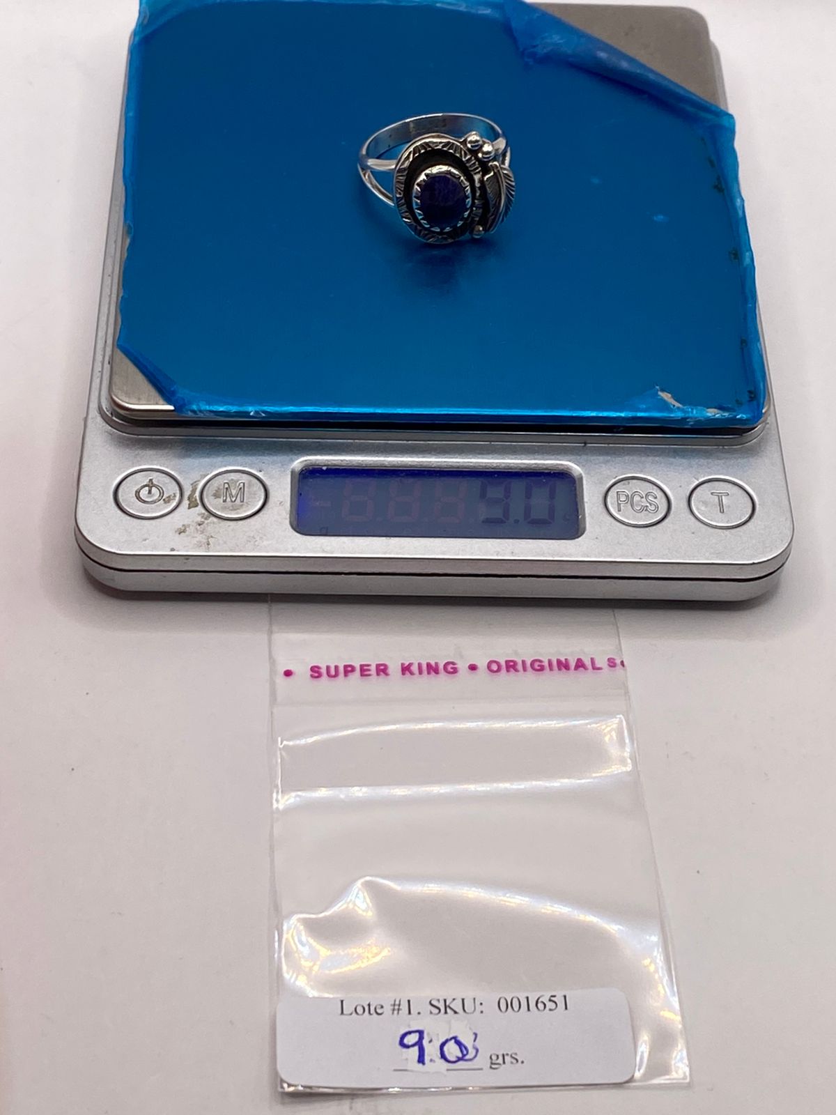 Anillo de Plata Ley 925 con Lapislázuli y Diseño Navajo de Pluma, peso en gramos (báscula)