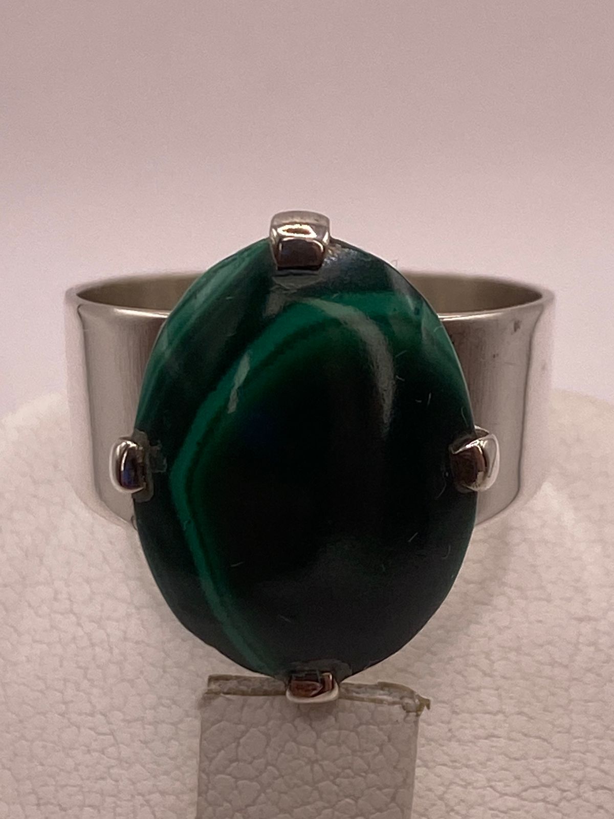 Anillo de Plata Ley 925 con Malaquita Natu, sello de autenticidad Plata Ley .925