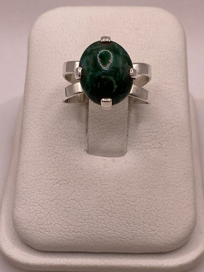 Anillo de Plata Ley 925 con Malaquita Natural — vista lateral