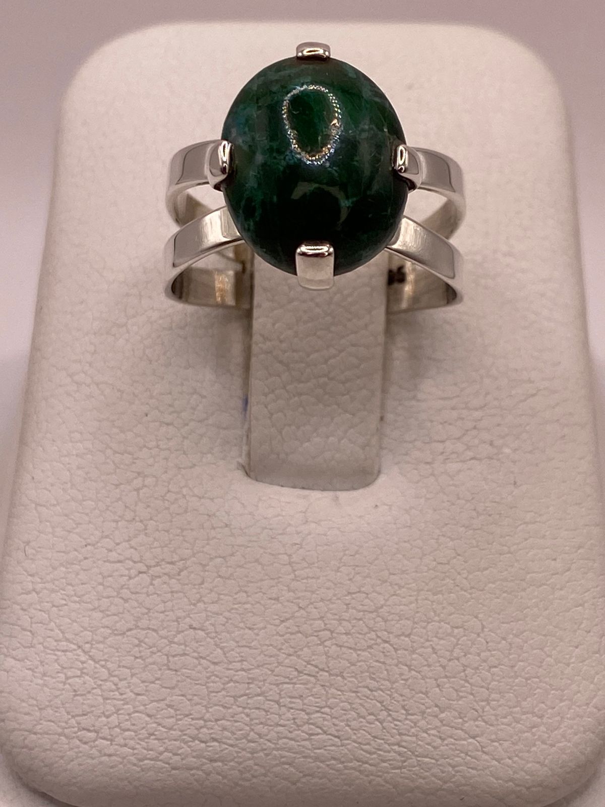 Anillo de Plata Ley 925 con Malaquita Natural, vista lateral