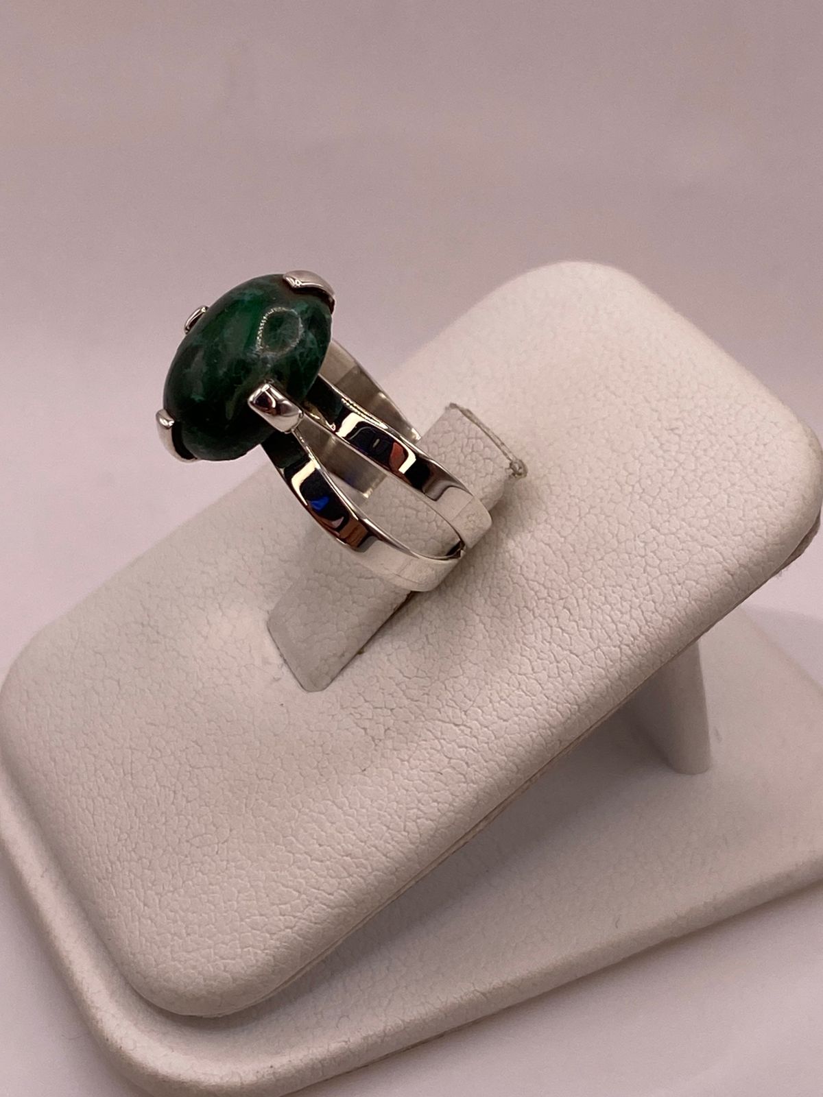 Anillo de Plata Ley 925 con Malaquita Natural, vista frontal