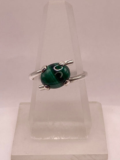 Anillo de Plata Ley 925 con Malaquita Natural — ángulo diagonal