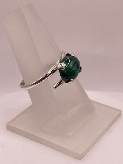 Anillo de Plata Ley 925 con Malaquita Natural, vista frontal