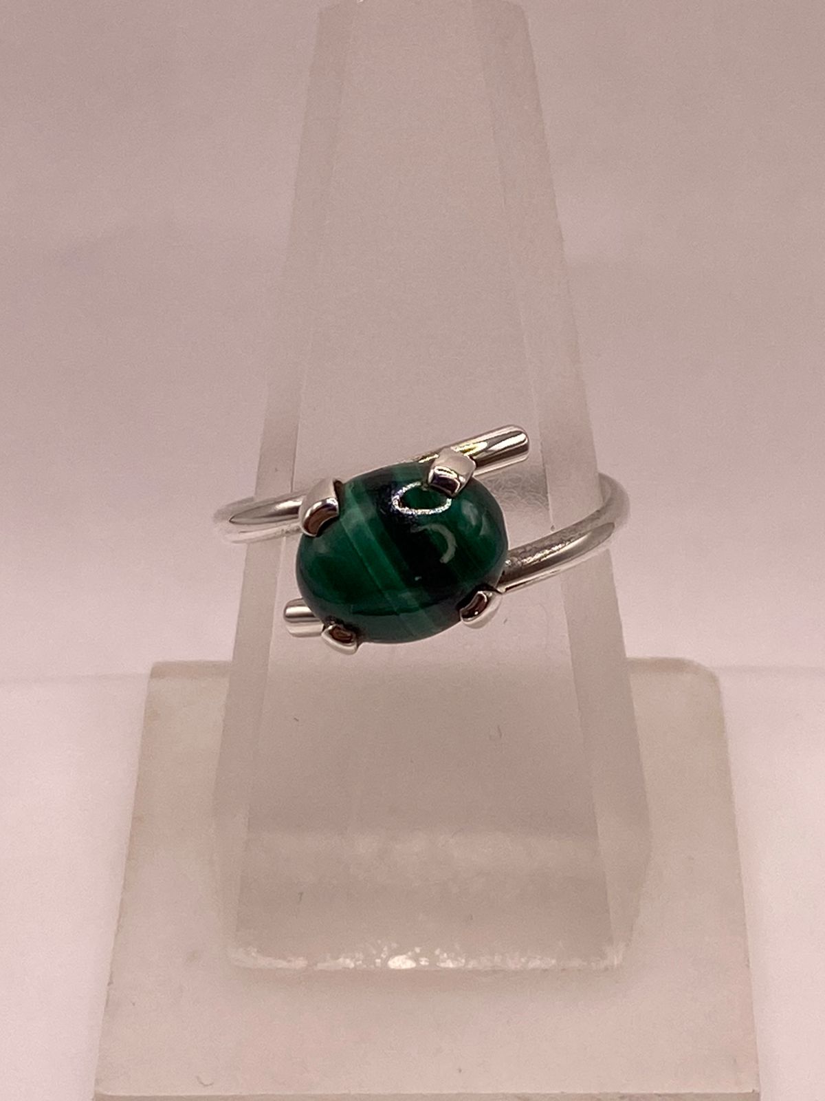 Anillo de Plata Ley 925 con Malaquita Natural, vista de detalle
