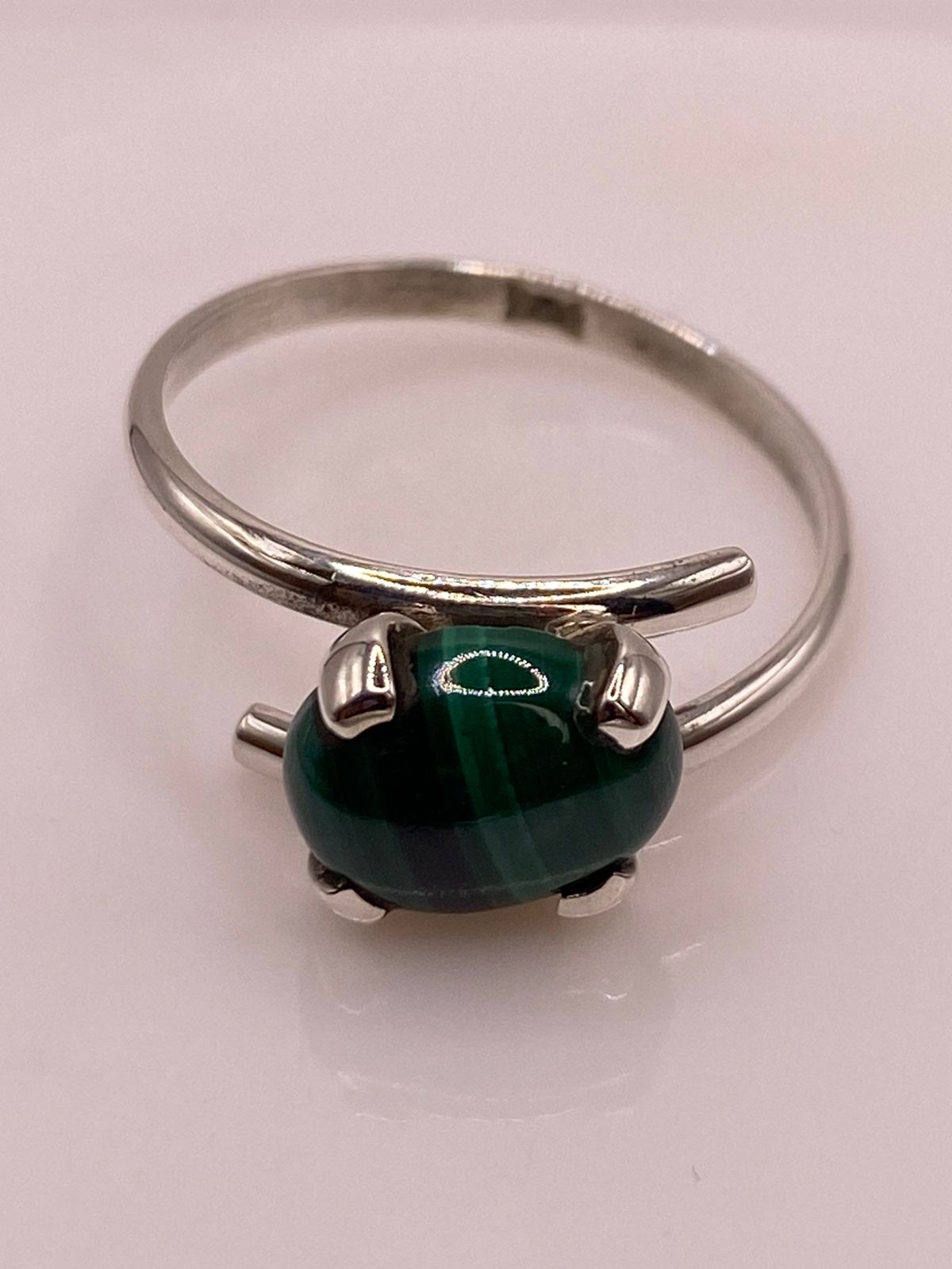 Anillo de Plata Ley 925 con Malaquita Natural, sello de autenticidad Plata Ley .925