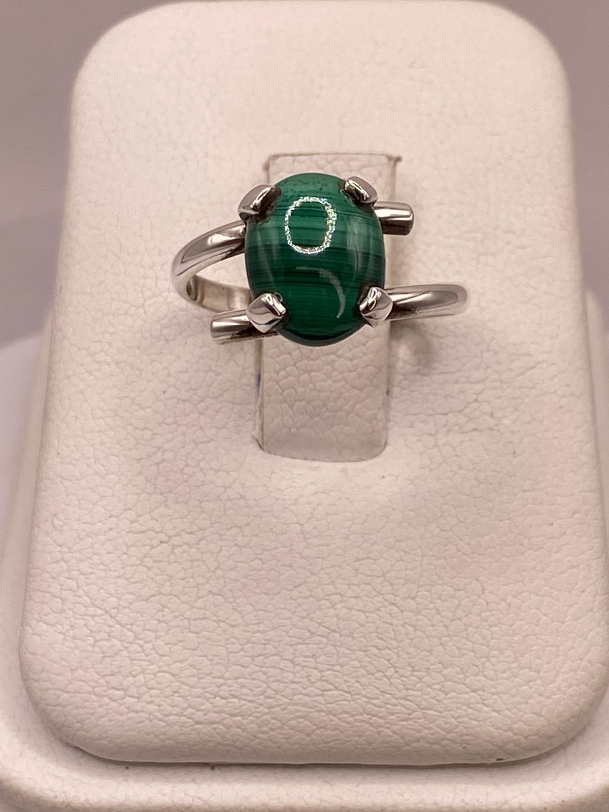 Anillo de Plata Ley 925 con Malaquita Natural, vista de detalle