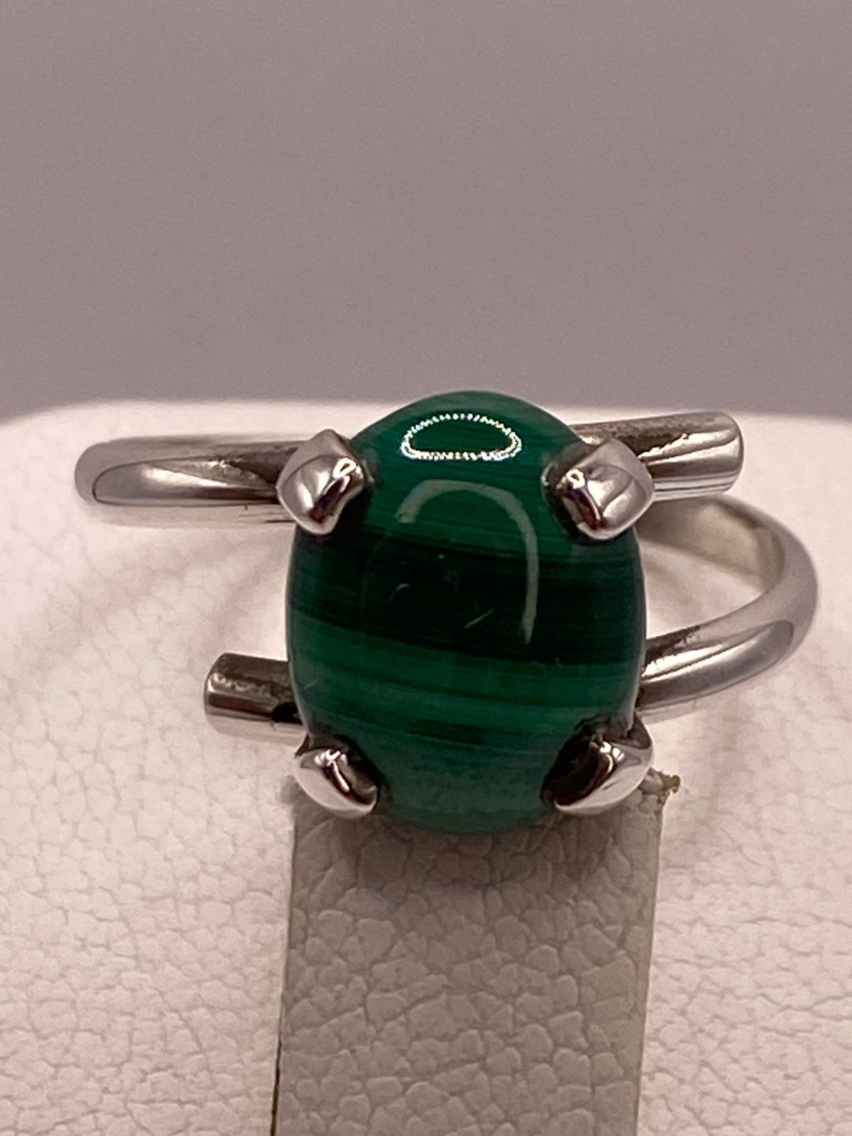 Anillo de Plata Ley 925 con Malaquita Natural, sello de autenticidad Plata Ley .925