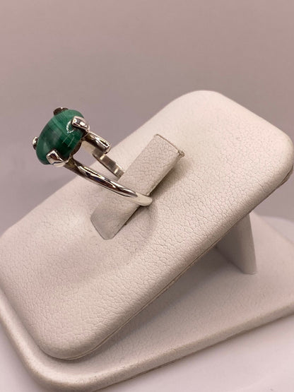 Anillo de Plata Ley 925 con Malaquita Natural, vista lateral