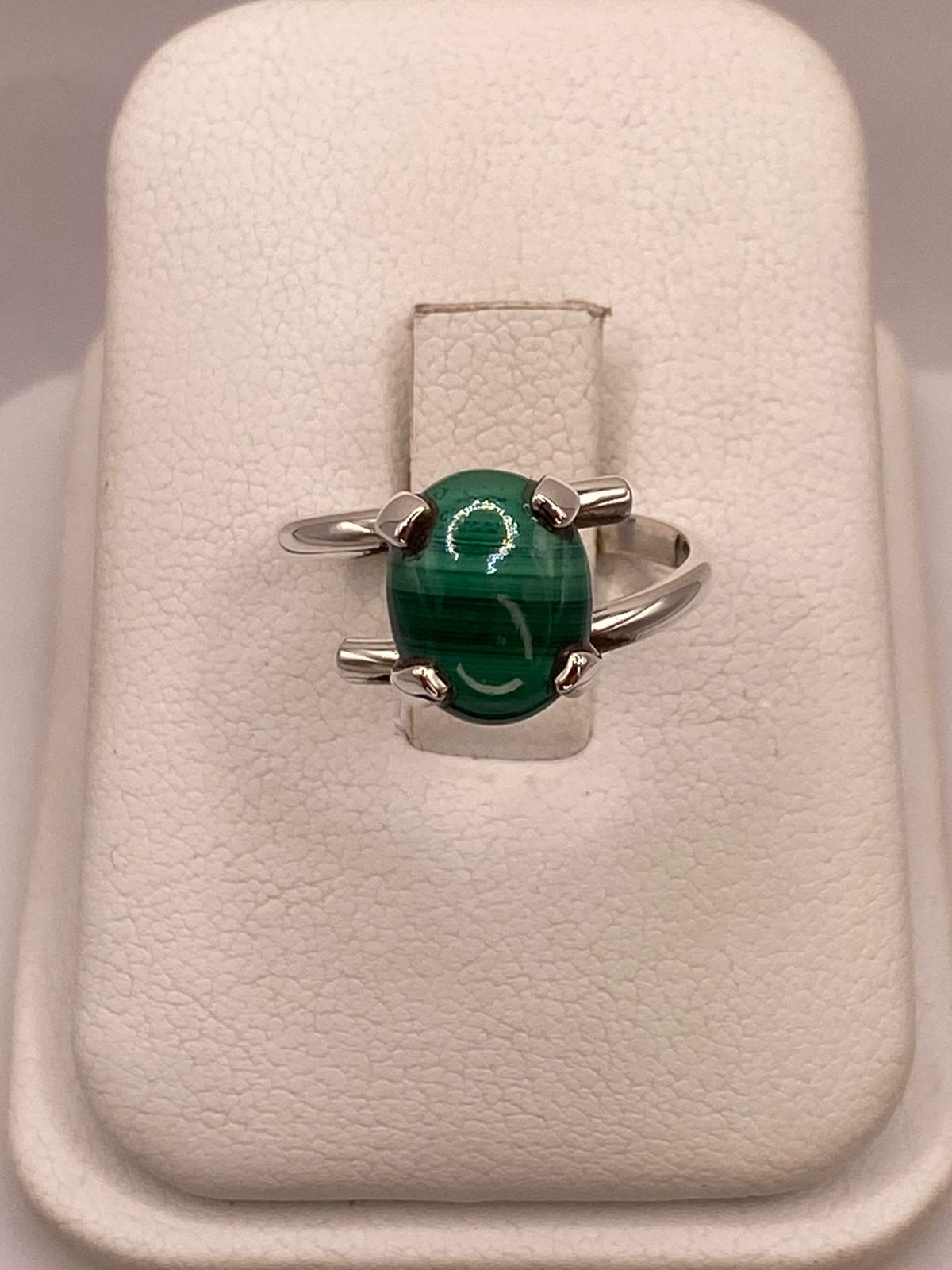 Anillo de Plata Ley 925 con Malaquita Natural, vista frontal
