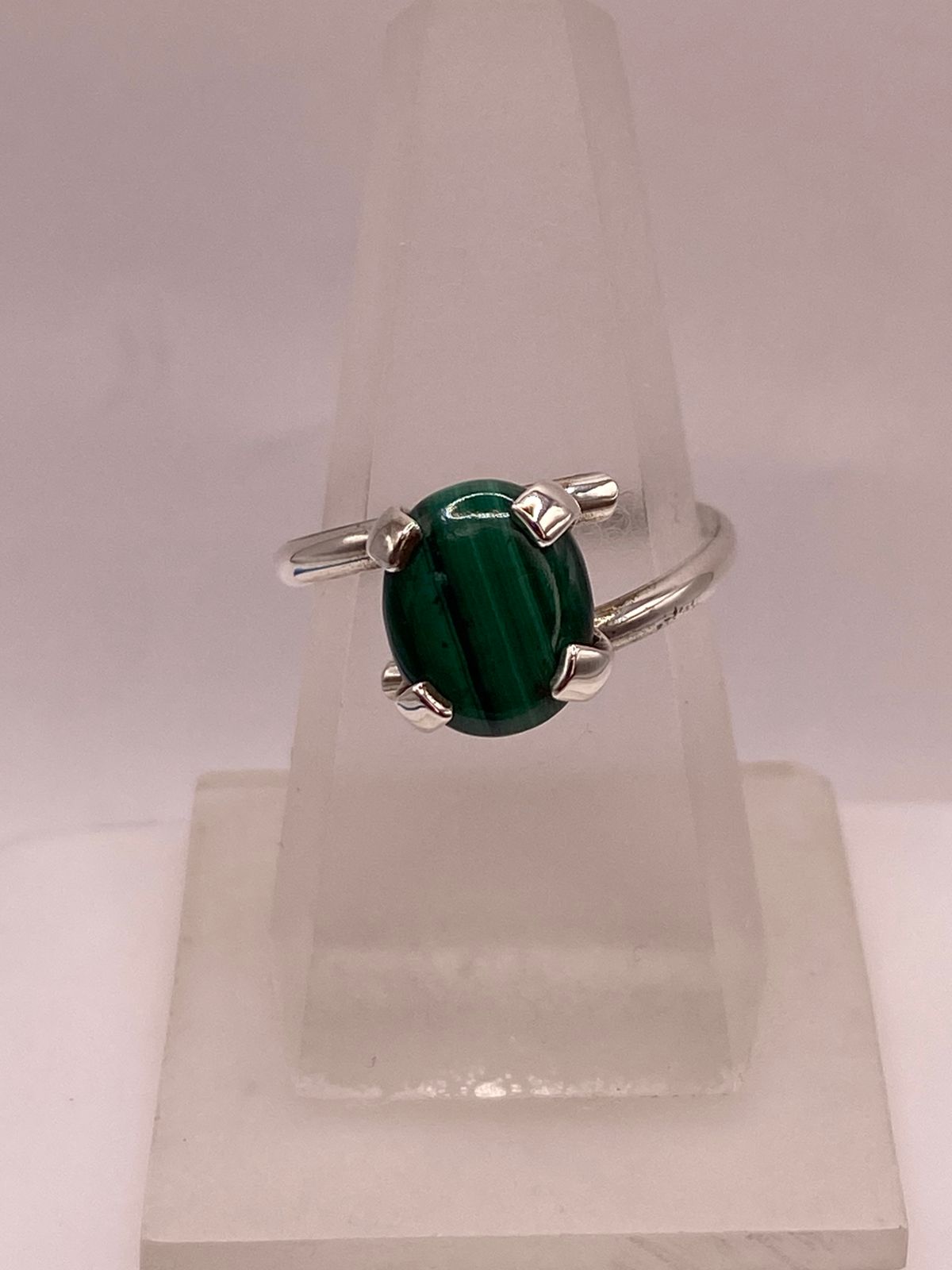 Anillo de Plata Ley 925 con Malaquita Natural, vista de detalle