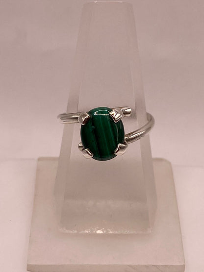 Anillo de Plata Ley 925 con Malaquita Natural — ángulo diagonal