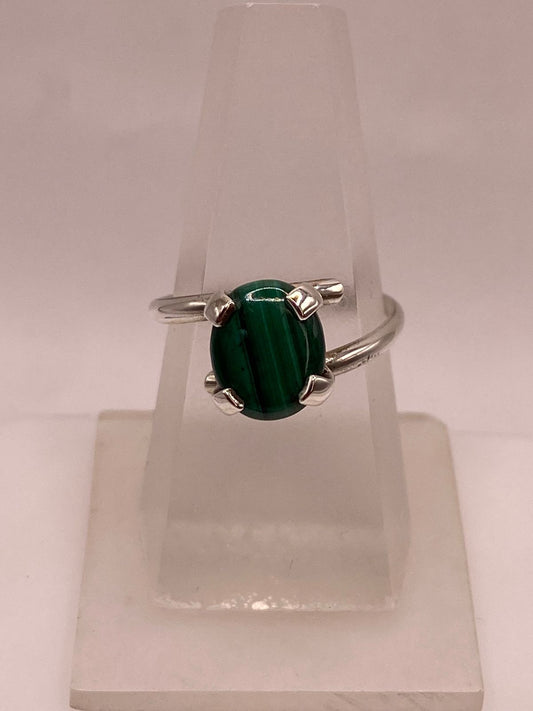 Anillo de Plata Ley 925 con Malaquita Natural — ángulo diagonal