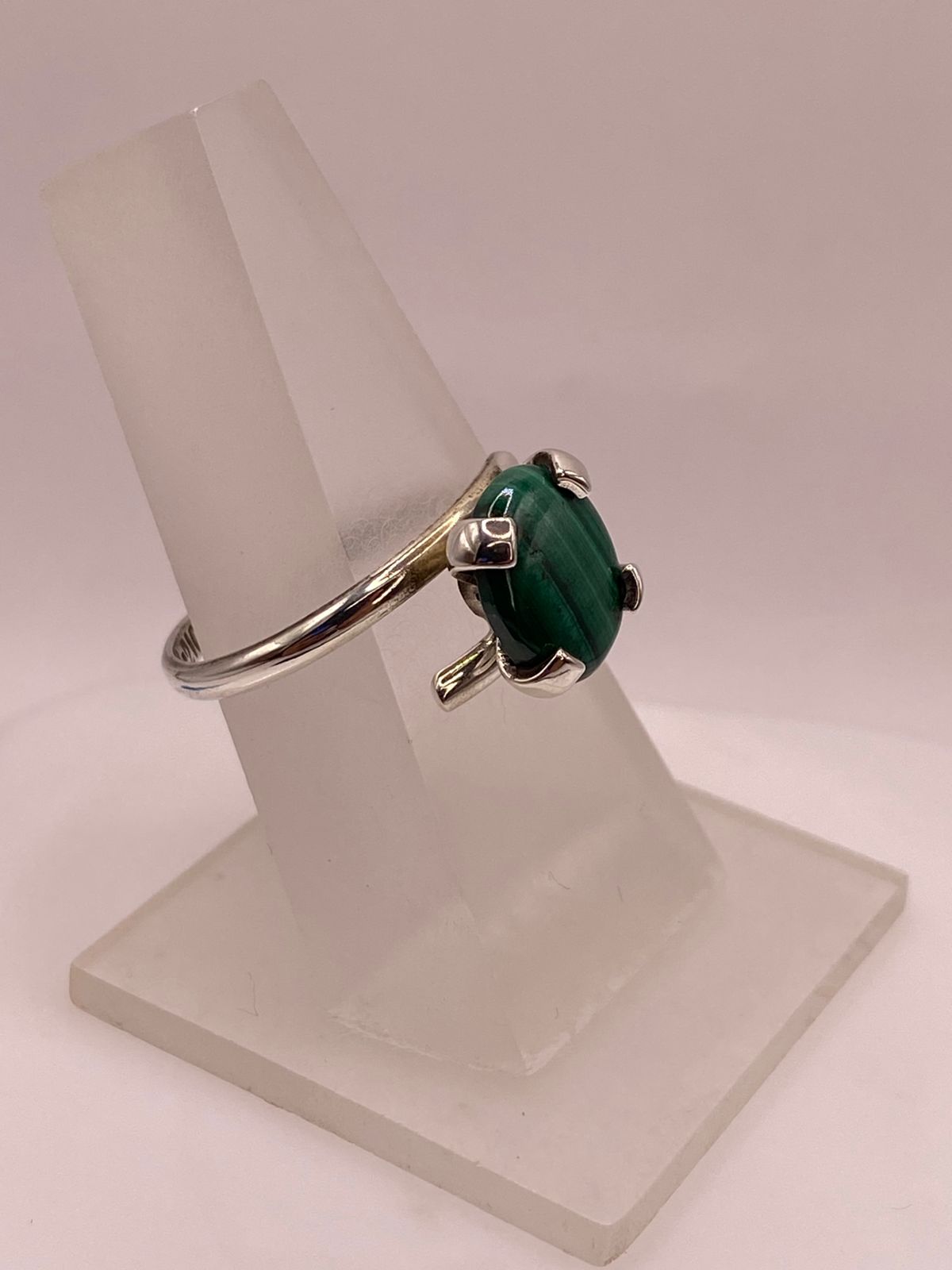 Anillo de Plata Ley 925 con Malaquita Natural, vista frontal