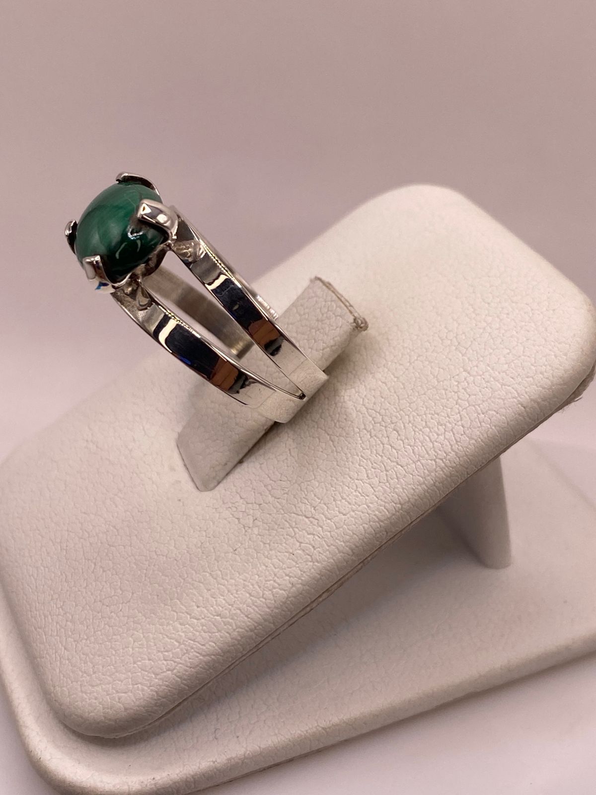 Anillo de Plata Ley 925 con Malaquita Natural, vista frontal