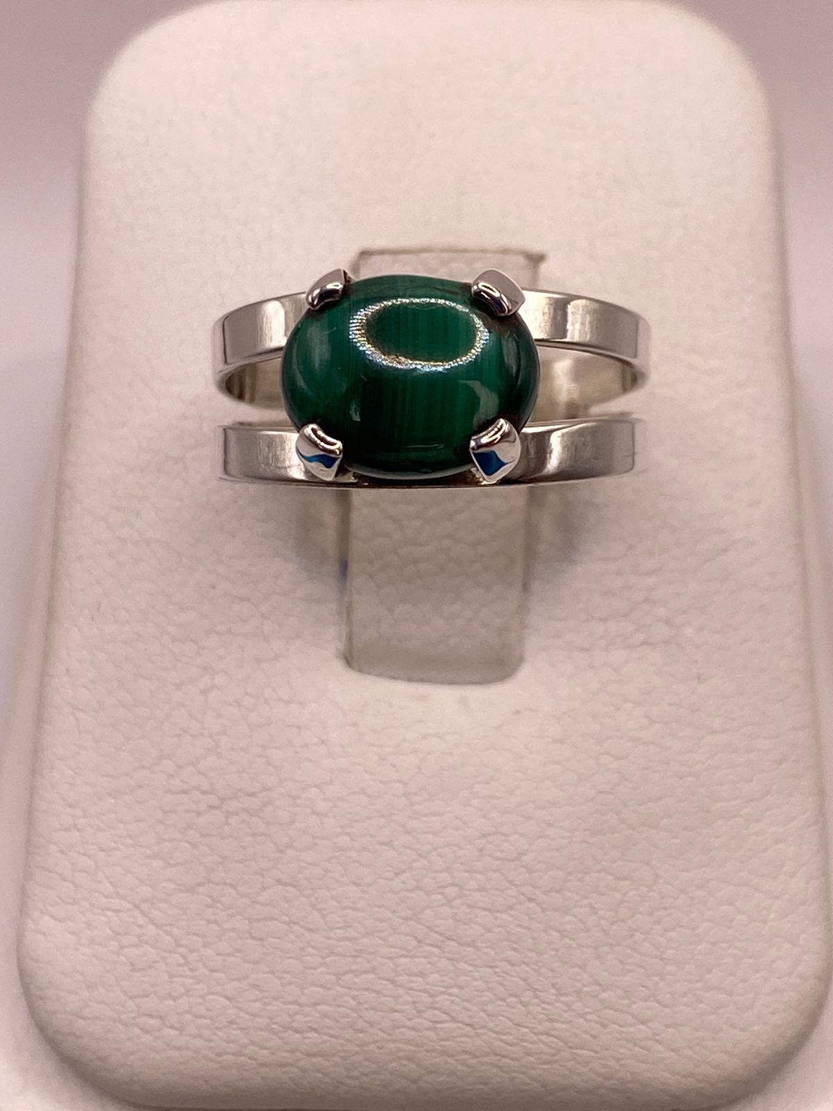Anillo de Plata Ley 925 con Malaquita Natural — vista lateral