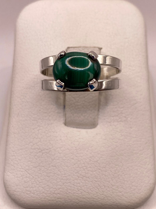 Anillo de Plata Ley 925 con Malaquita Natural — vista lateral