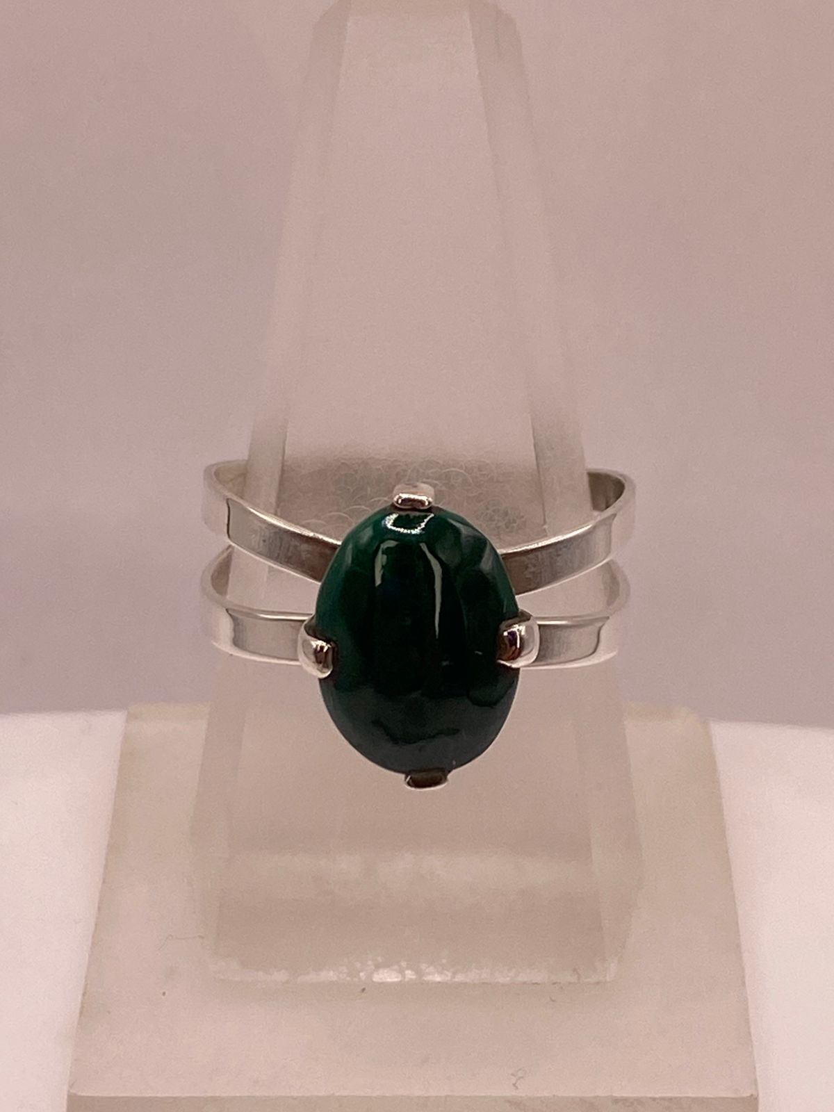 Anillo de Plata Ley 925 con Malaquita Natural, vista lateral