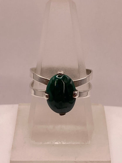 Anillo de Plata Ley 925 con Malaquita Natural, vista lateral