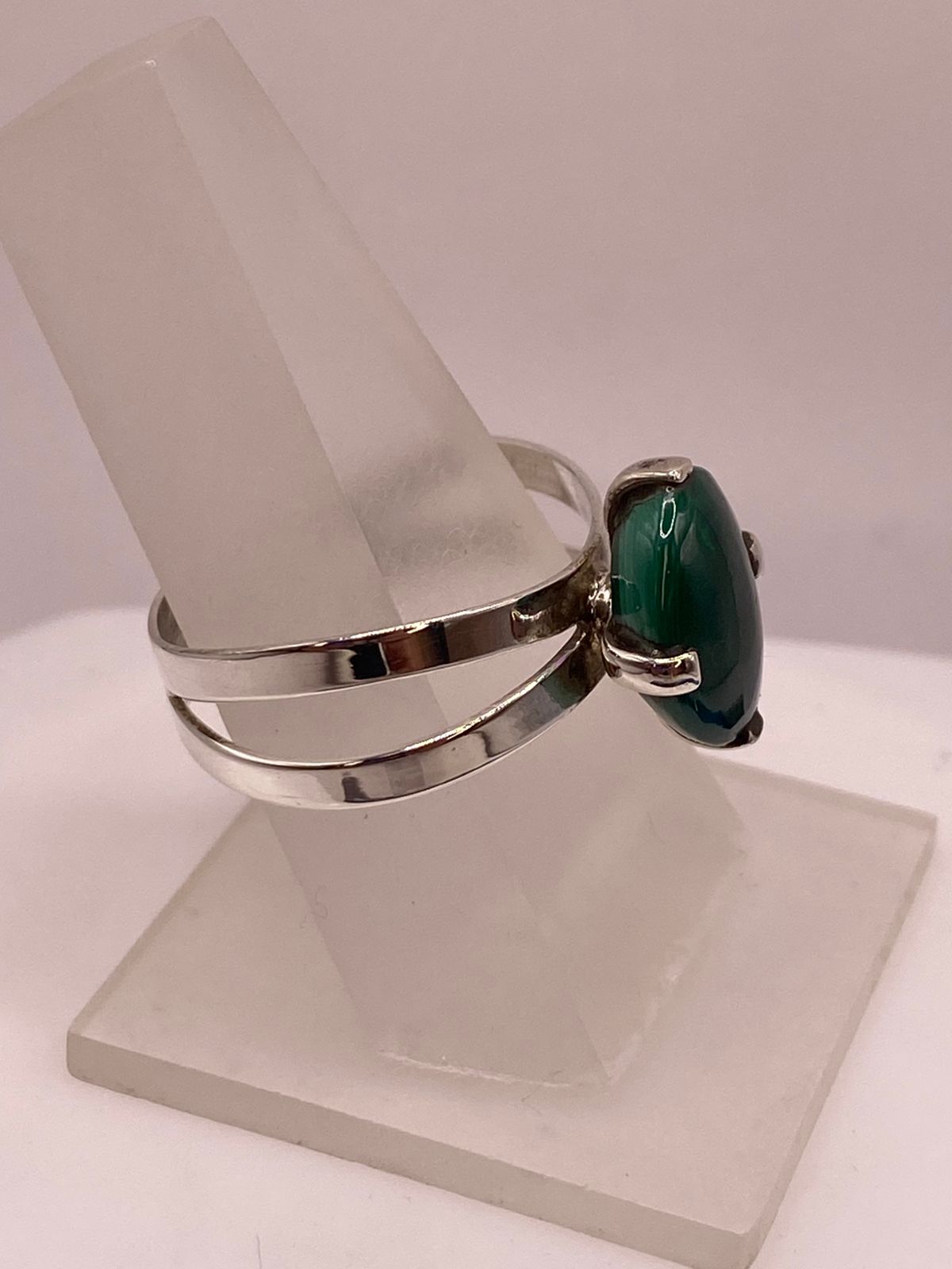 Anillo de Plata Ley 925 con Malaquita Natural, vista frontal
