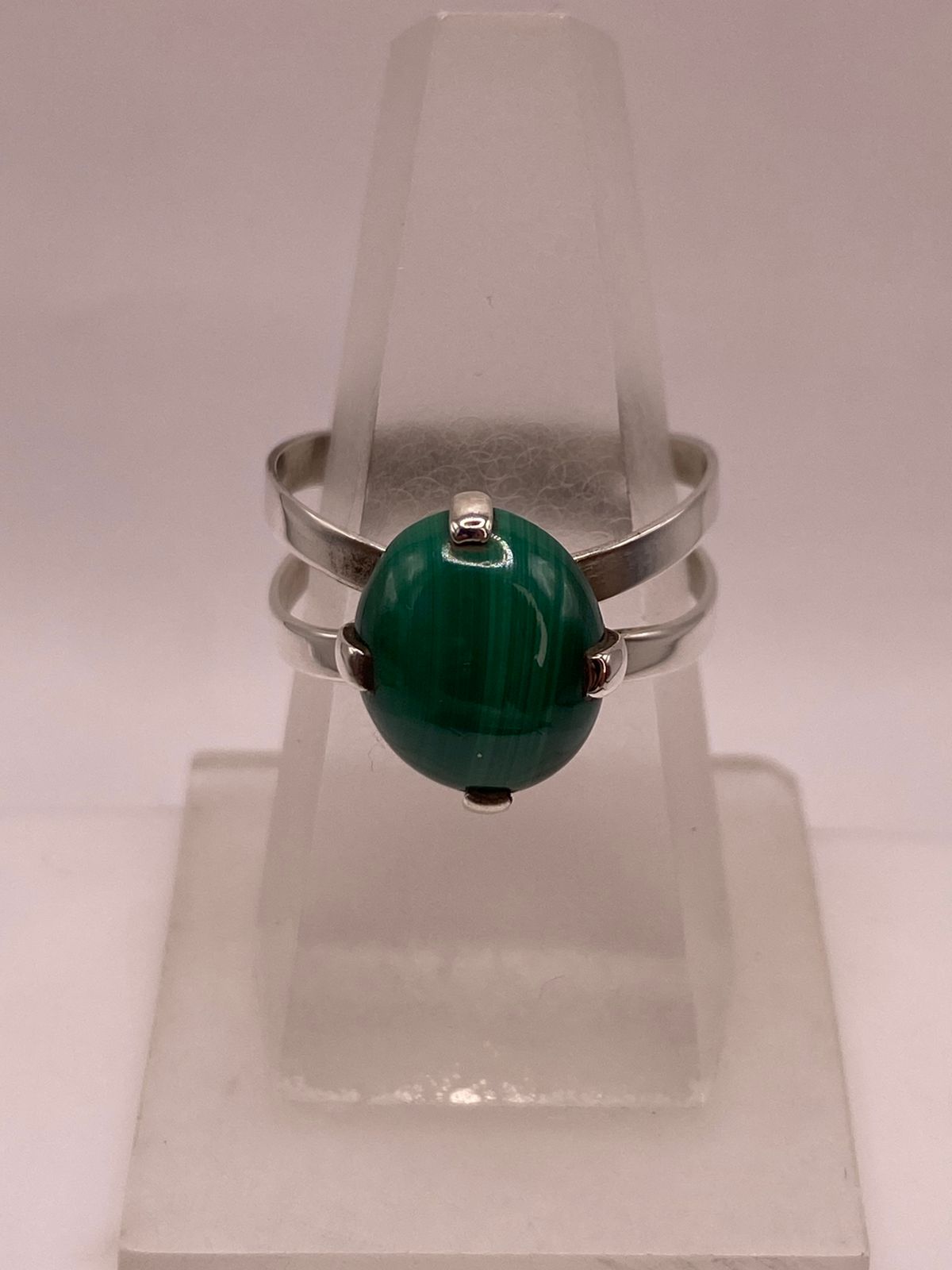Anillo de Plata Ley 925 con Malaquita Natural, sello de autenticidad Plata Ley .925