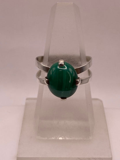 Anillo de Plata Ley 925 con Malaquita Natural — vista lateral