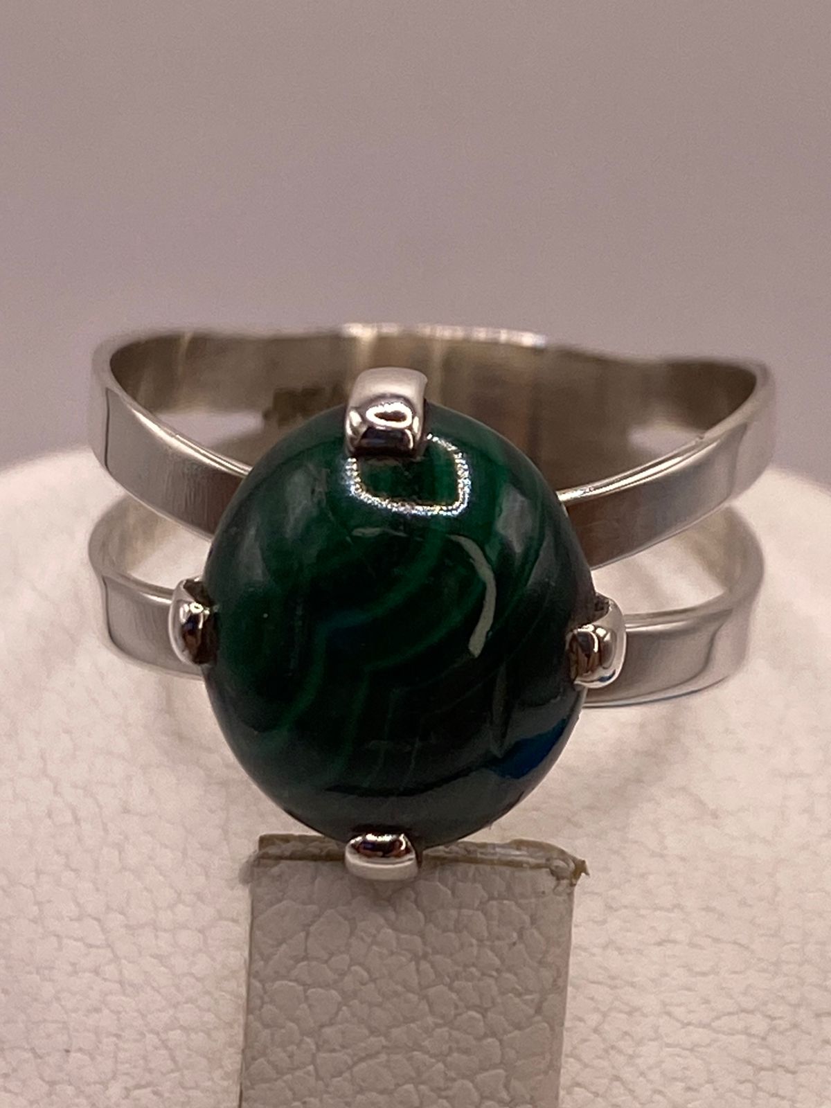 Anillo de Plata Ley 925 con Malaquita Natural, sello de autenticidad Plata Ley .925