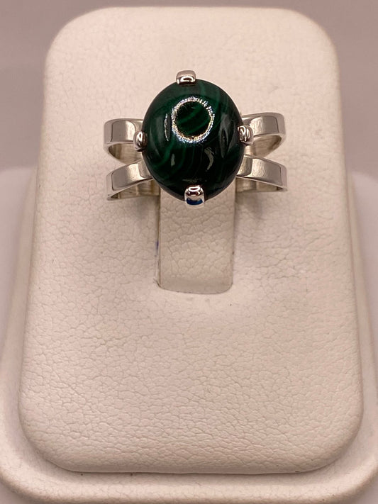 Anillo de Plata Ley 925 con Malaquita Natural — vista lateral