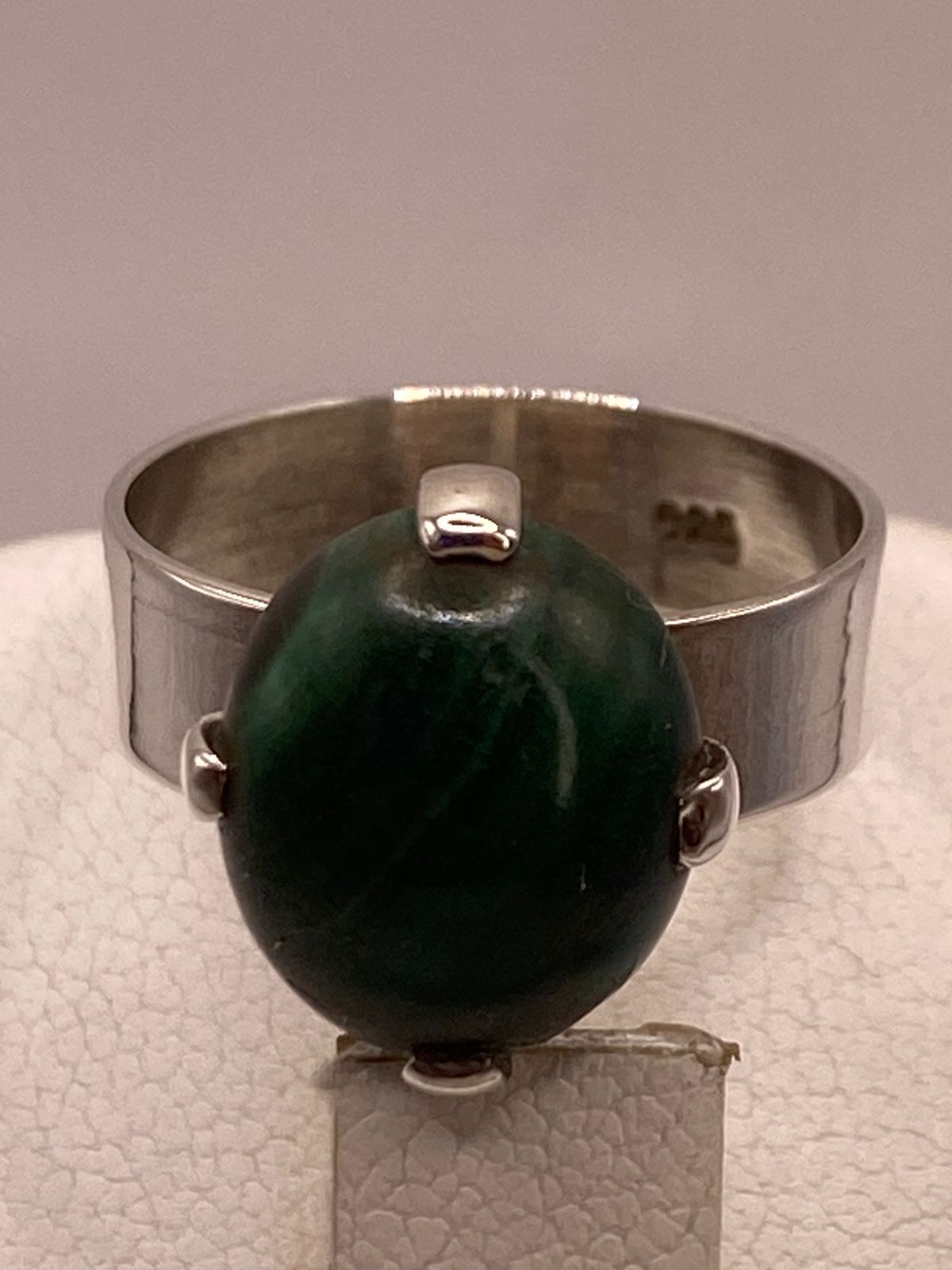Anillo de Plata Ley 925 con Malaquita Natural, sello de autenticidad Plata Ley .925