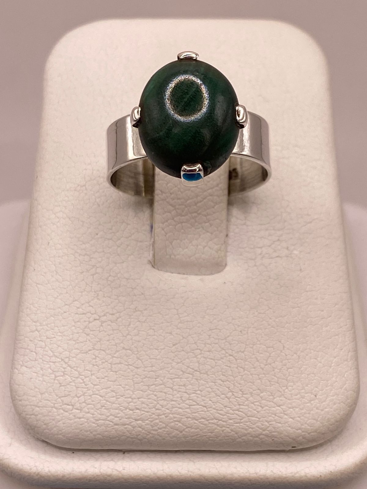 Anillo de Plata Ley 925 con Malaquita Natural, vista de detalle