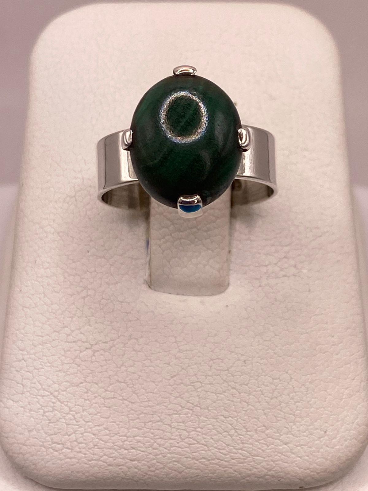 Anillo de Plata Ley 925 con Malaquita Natural, vista frontal