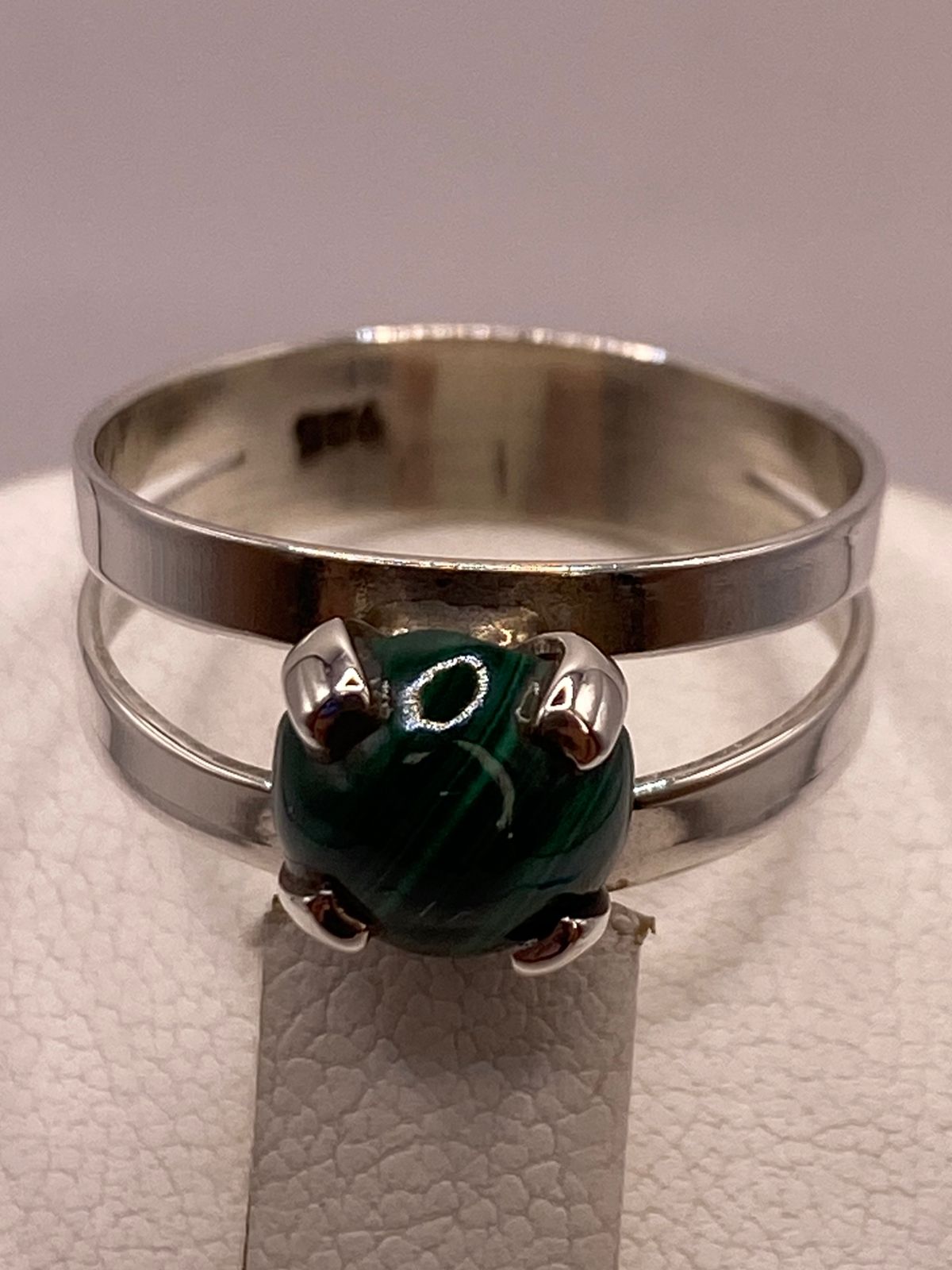 Anillo de Plata Ley 925 con Malaquita Natural, sello de autenticidad Plata Ley .925