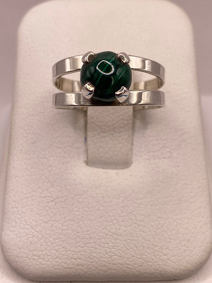 Anillo de Plata Ley 925 con Malaquita Natural — vista lateral
