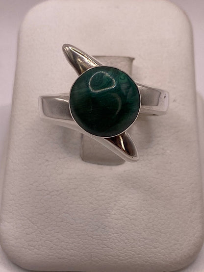 Anillo de Plata Ley 925 con Malaquita Natural en báscula mostrando peso
