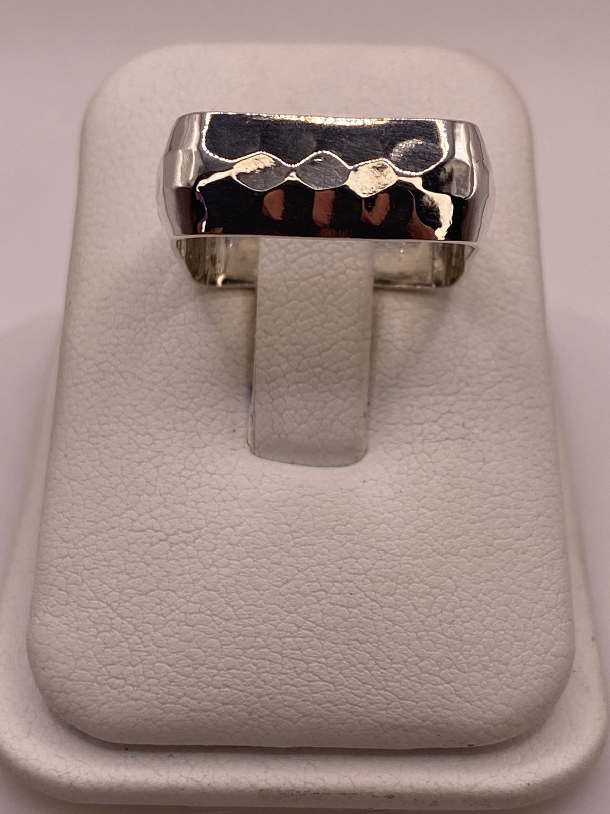 Anillo de Plata Ley 925 Martillado, vista frontal