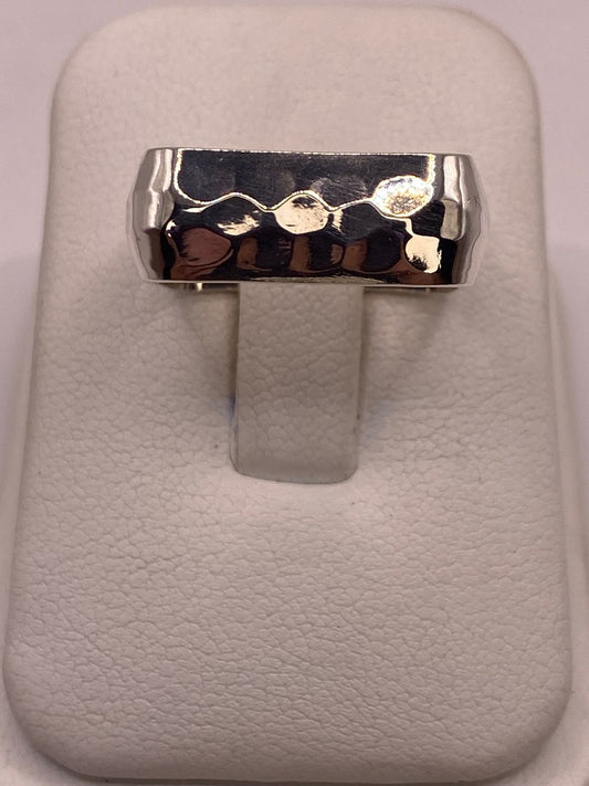 Anillo de Plata Ley 925 Martillado — ángulo diagonal