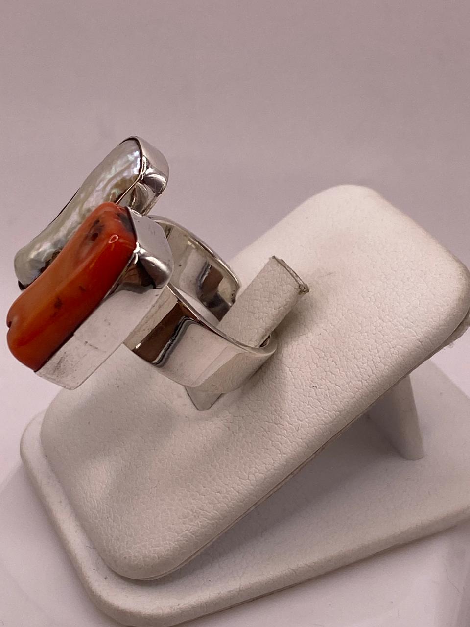 Anillo de Plata Ley 925 con Nácar y Coral, vista de detalle