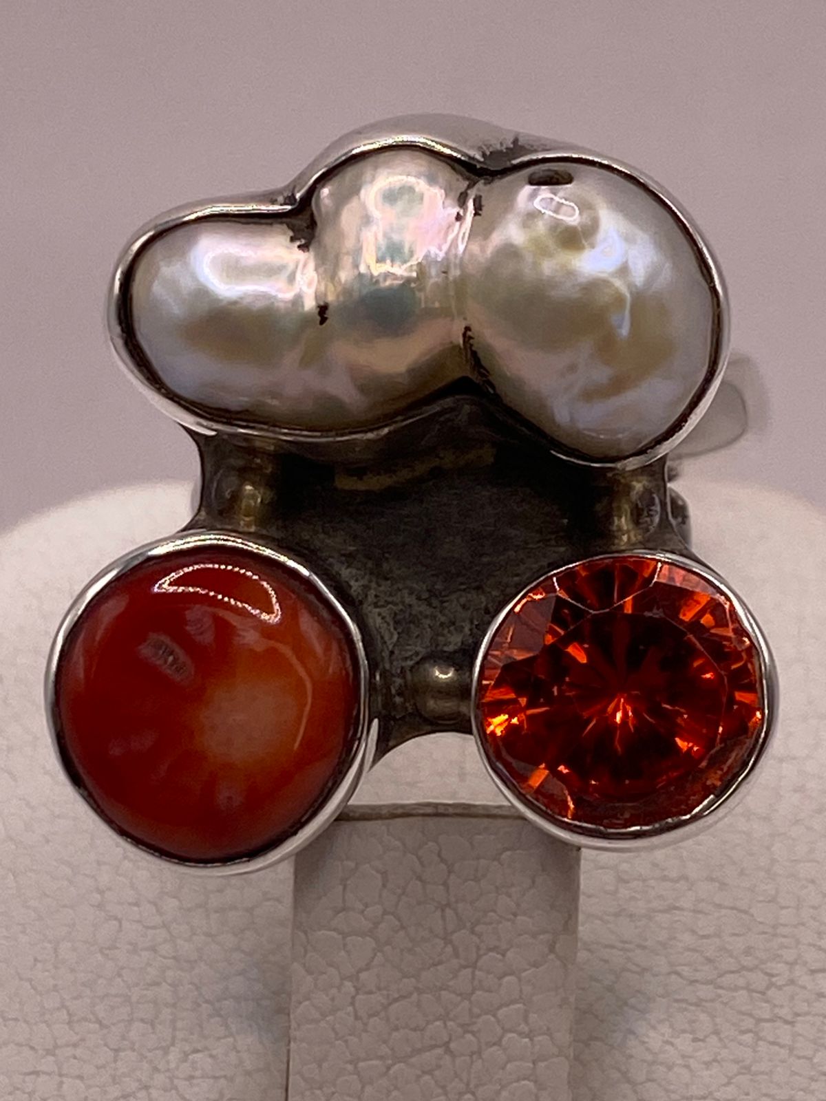 Anillo de Plata Ley 925 con Nácar, Cornalina y Zirconia, sello de autenticidad Plata Ley .925