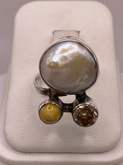 Anillo de Plata Ley 925 con Nácar, Jaspe y Zirconia en báscula mostrando peso