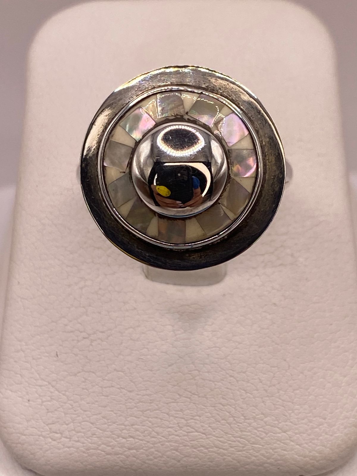 Anillo de Plata Ley 925 con Nácar Natural, vista frontal