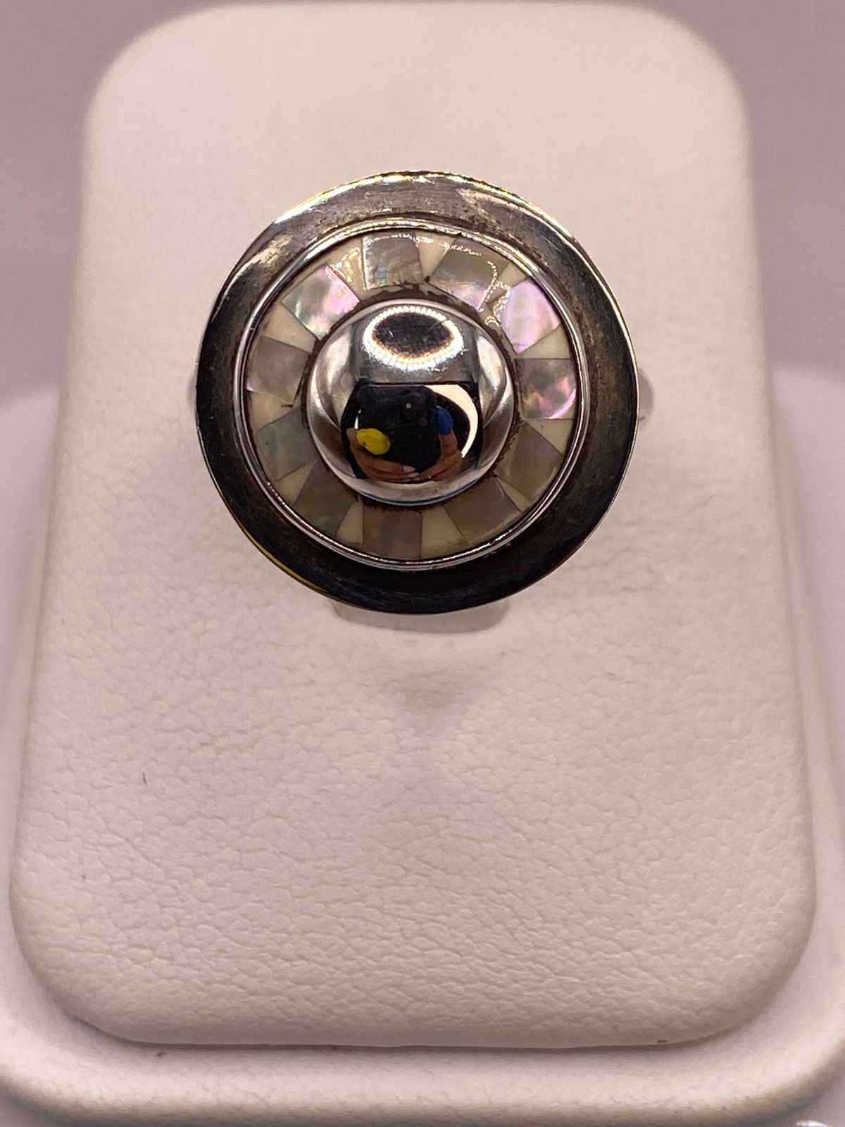 Anillo de Plata Ley 925 con Nácar Natural — ángulo diagonal