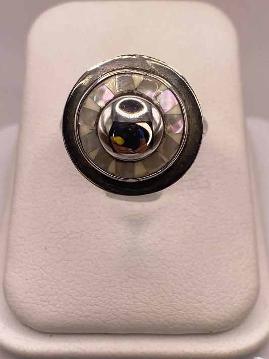 Anillo de Plata Ley 925 con Nácar Natural — ángulo diagonal